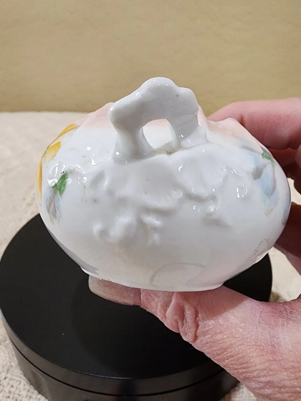 1900's Dainty Antique Hand Painted Daisy Flower Pinch Top Hair Catch Bowl Vanity